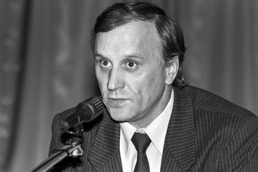 Gennady Burbulis, speaking at the press conference held by the representatives of the independent press at the Central Assembly of Journalists, 1990