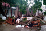 Последствия падения дерева на летнее кафе в саду «Эрмитаж», 10 июля 2022 года