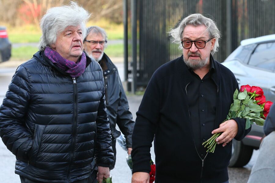 Композитор Владимир Матецкий и предприниматель Александр Гафин на&nbsp;церемонии прощания с&nbsp;телеведущим Юрием Николаевым в&nbsp;Москве, 8&nbsp;ноября 2025&nbsp;года