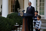 Президент США Барак Обама со своими племянниками 