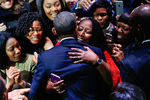 Барак Обама со своими сторонниками 