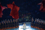 Певица Юлия Самойлова во время выступления на церемонии открытия XI зимних Паралимпийских игр в Сочи, 2014 год
