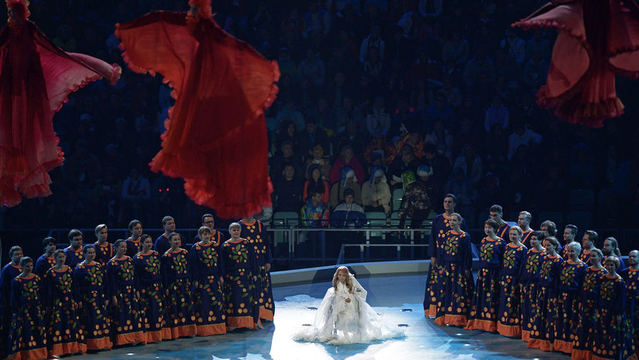 Певица Юлия Самойлова во время выступления на&nbsp;церемонии открытия XI зимних Паралимпийских игр в&nbsp;Сочи, 2014 год