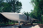 Мемориальная стоянка самолета Су-24 на территории ОКБ «Сухой» в Москве. Двухместный сверхзвуковой фронтовой бомбардировщик с крылом изменяемой стреловидности был создан в ответ на появление в США многоцелевого тактического истребителя F-111. Разработка новой машины всепогодного и круглосуточного применения началась в 1961 году, и 4 февраля 1975 года на вооружение советских ВВС был принят Су-24, ставший целым этапом в развитии отечественной боевой авиационной техники
