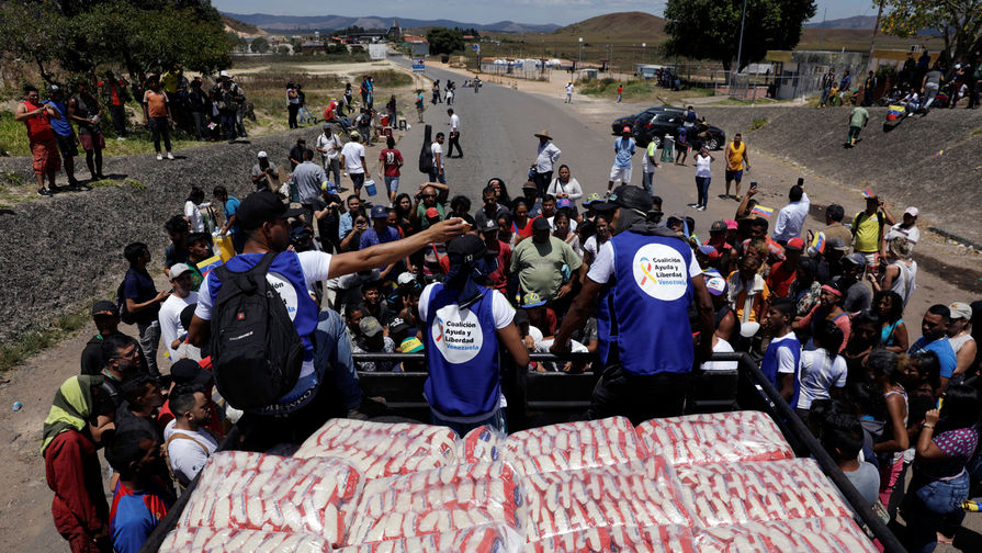 Грузовик с гуманитарной помощью во время пересечения границы Бразилии и Венесуэлы, 23 февраля 2019 года