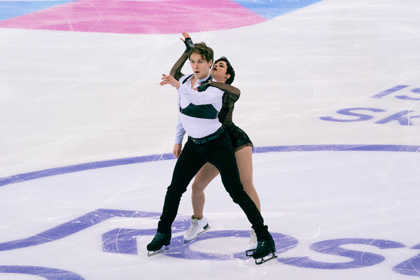 Сара Уртадо и Кирилл Халявин выступают с ритм-танцем на тренировке Гран-при России