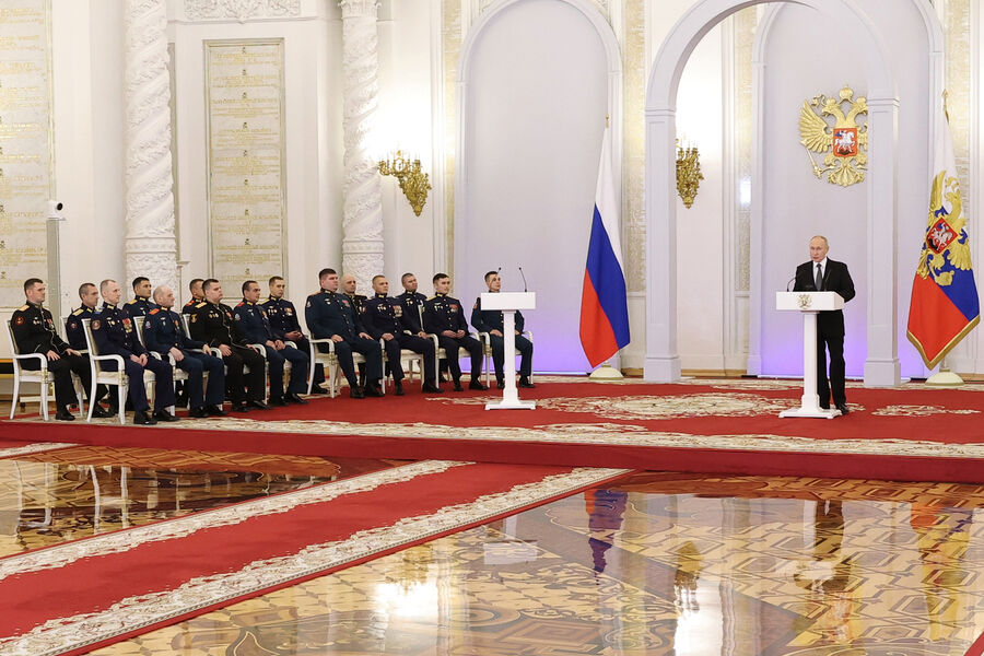 Президент РФ Владимир Путин на церемонии вручения медалей «Золотая Звезда» в Кремле накануне Дня Героев Отечества, 8 декабря 2023 года
