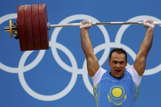 Илья Ильин поднимал веса играючи