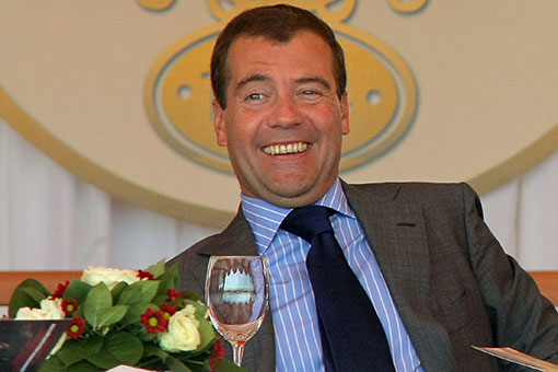 Медведев предложил увеличить штраф за езду в нетрезвом виде до 500 тысяч рублей 