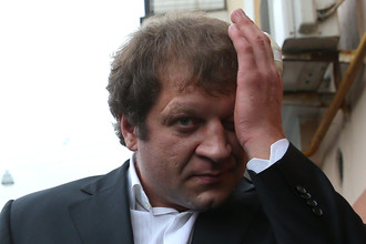 Российский боец Александр Емельяненко опять устроил дебош в самолете