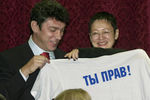 Борис Немцов и Ирина Хакамада на учредительном съезде партии «Наш выбор», 2004 год