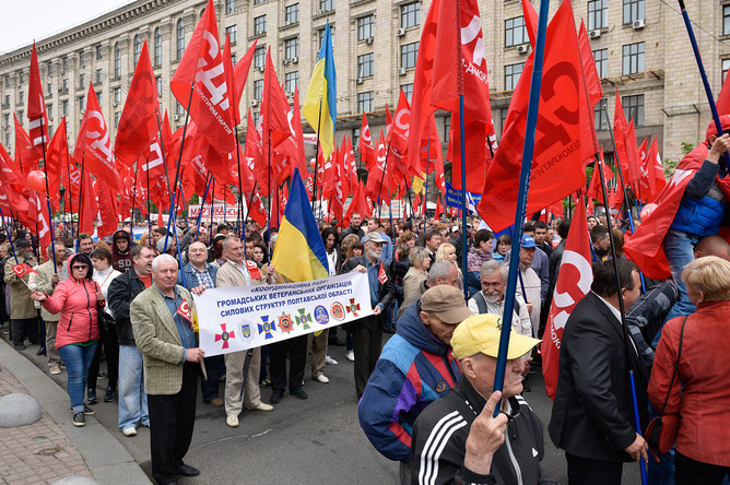 Участники первомайской демонстрации в Киеве, 1 мая 2017 года