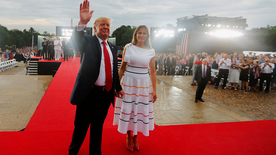 Американский президент Дональд Трамп и его супруга Меланья во время празднования Дня независимости США в Вашингтоне, 4 июля 2019 года