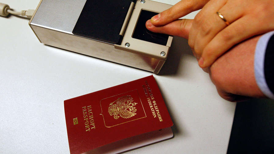 МИД: Россия рассматривает вопрос о введении виз для граждан Украины