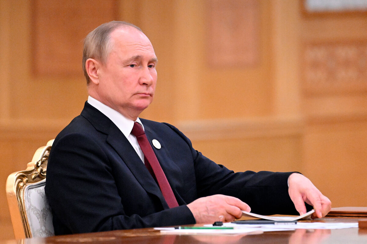 Президент РФ Владимир Путин на встрече глав государств - участников шестого Каспийского саммита в широком составе в Ашхабаде, 29 июня 2022 года 