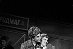 Юрий Любимов и Юлия Борисова в сцене из спектакля «Иркутская история» театра им. Евгения Вахтангова, 1963 год