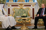 Владимир Путин и наследный принц Абу-Даби во время встречи в Кремле