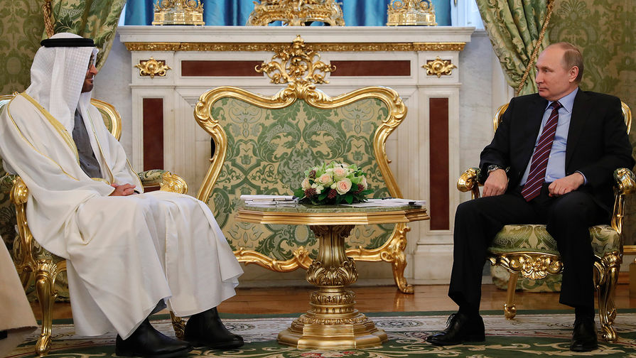 Владимир Путин и наследный принц Абу-Даби во время встречи в&nbsp;Кремле