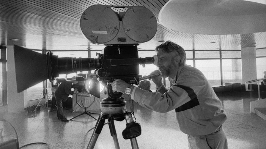 Режиссер Георгий Юнгвальд-Хилькевич во время съемки фильма, 1985 год