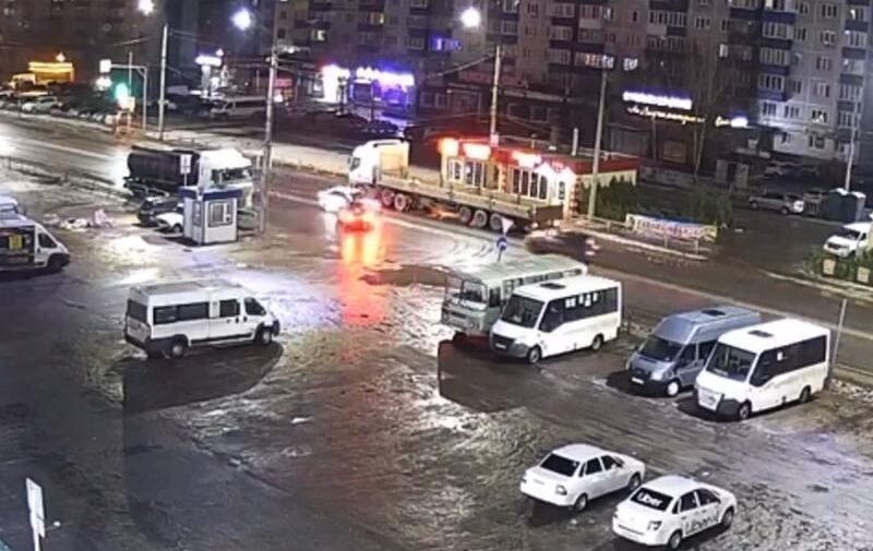 Водитель скрылся после ДТП, сделав полицейский разворот в Сызрани