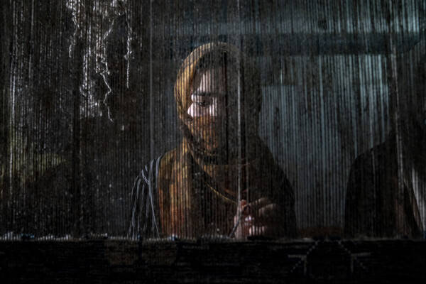 Работница фабрики по&nbsp;производству ковров в&nbsp;Кабуле, Афганистан, 6&nbsp;марта 2023&nbsp;года