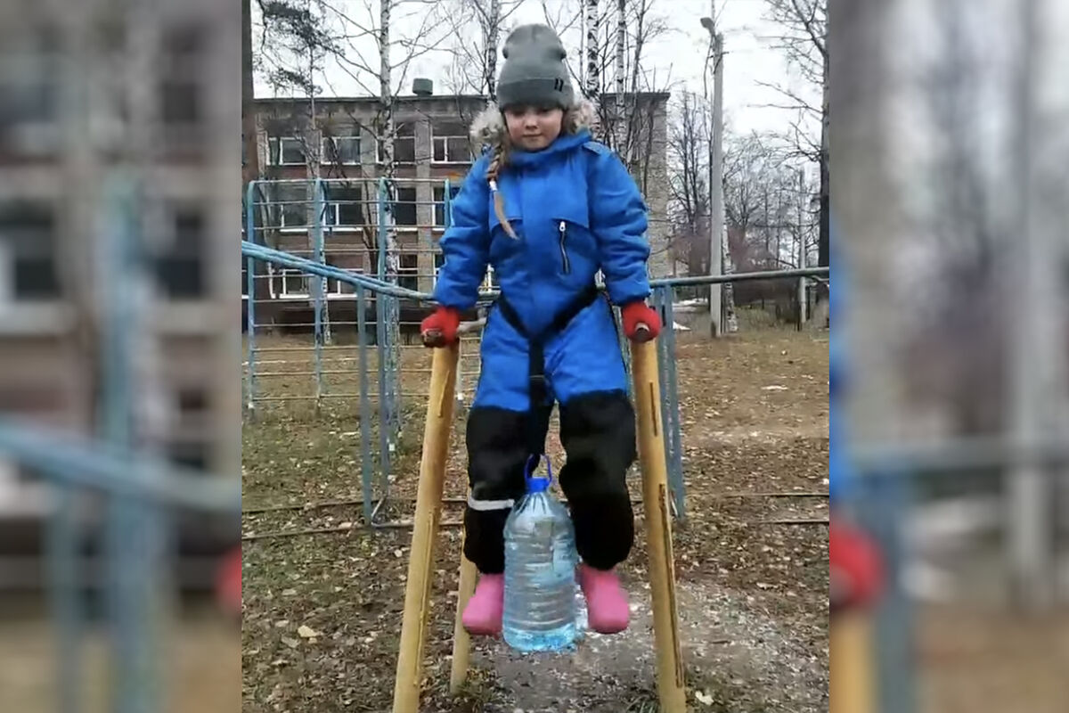 Девочка-рекордсменка из Перми подтягивалась с бутылкой воды «для  наглядности» - Газета.Ru | Новости