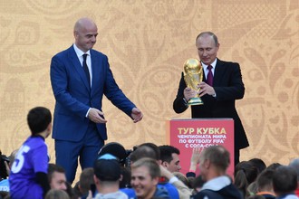 Владимир Путин дал старт туру кубка чемпионата мира по футболу