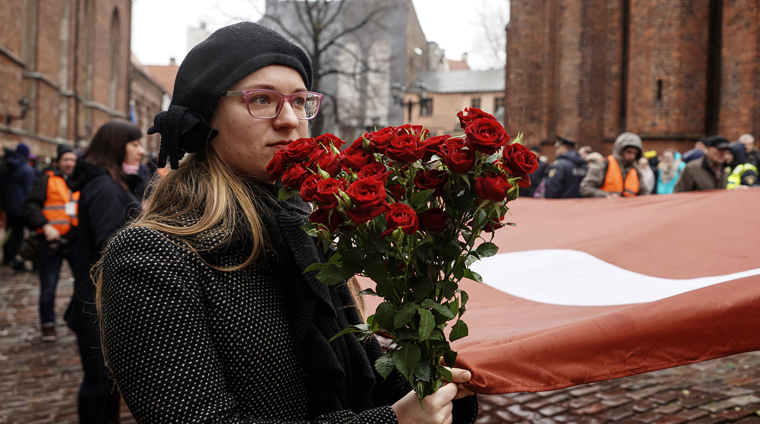 Жители на акции протеста во время марша легионеров Waffen SS в Риге, 16 марта 2019 года