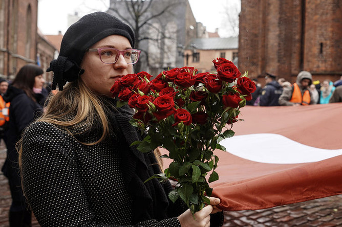 Жители на акции протеста во время марша легионеров Waffen SS в Риге, 16 марта 2019 года