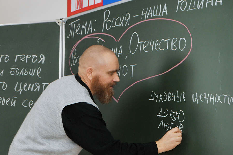 Васильева назвала цель преподавания основ религий в школах РФ