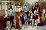 Группа ABBA (Бенни Андерссон, Анни-Фрид Лингстад, Агнета Фельтског и Бьорн Ульвеус) во время съемки для телевидения, 1977 год