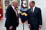 Президент США Дональд Трамп и министр иностранных дел РФ Сергей Лавров во время встречи в Белом доме