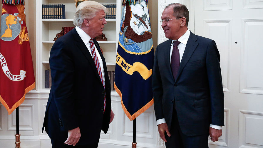 Президент США Дональд Трамп и министр иностранных дел РФ Сергей Лавров во время встречи в Белом доме