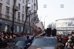 Траурная процессия с гробом с телом Вахтанга Кикабидзе по пути на Верийское кладбище, Тбилиси, 19 января 2023 года