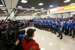 Посмотреть на прилет «КАМАЗа» в аэропорт Шереметьево пришли десятки болельщиков и журналистов