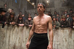 <b>«Шерлок Холмс» (2009)</b>
<br><br>
Одна из самых удачных итераций неклассической версии популярного сыщика. В фильме Гая Ричи самого Холмса сыграл, собственно, Дауни-младший, Ватсона — Джуд Лоу, также в проекте снялись Рэйчел Макадамс и Марк Стронг. Экшн-версия «Шерлока» быстро разрослась до дилогии, а вот третью часть мы ждем уже более десяти лет: продолжение, вроде как, должно выйти во второй половине 20-х.

