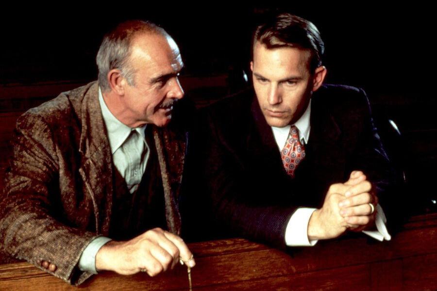 <b>&laquo;Неприкасаемые&raquo; (1987)</b>
<br><br>
&laquo;Неприкасаемые&raquo;, справедливости ради, не проходят проверку временем: в&nbsp;2025 году фильм о&nbsp;гангстерах, где серьезная драма сменяется комичными экшн-сценами c фоновыми звуками выстрелов из&nbsp;диснеевских мультиков, смотрится немного смешно.