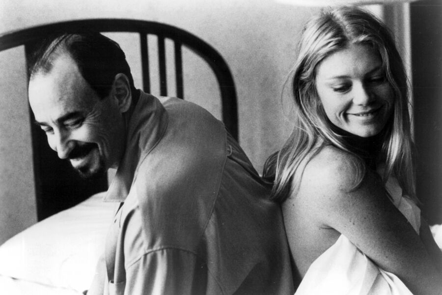 Актеры Барри Юрграу и Пита Уилсон в&nbsp;фильме «Горесть секса» (1998)