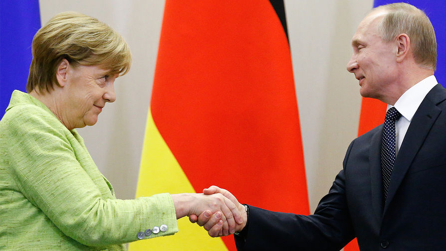 Канцлер ФРГ Ангела Меркель и президент России Владимир Путин после переговоров в Сочи, 2 мая 2017 года