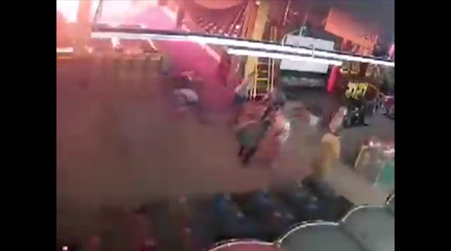 Начало пожара в ТЦ