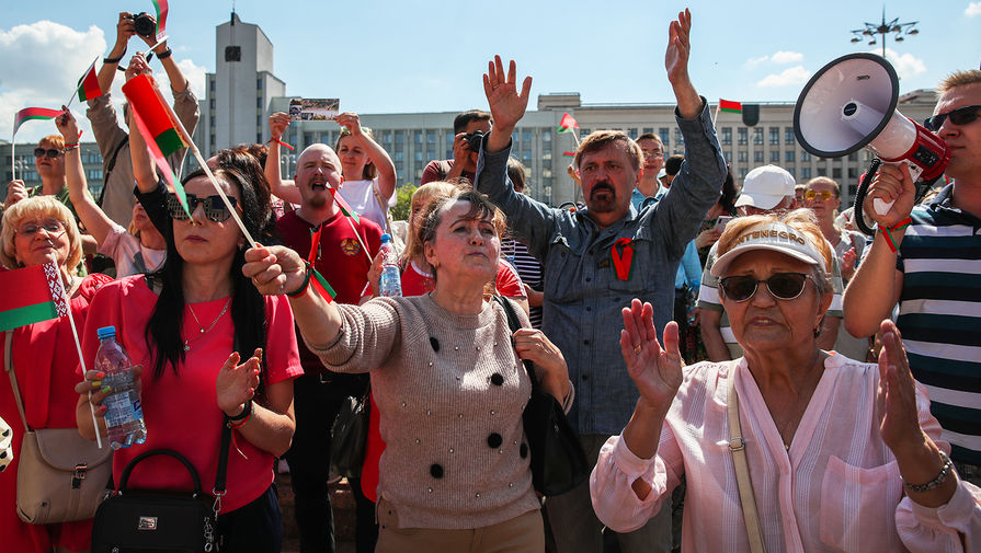 Участники митинга в&nbsp;поддержку Александра Лукашенко на&nbsp;площади Независимости, 16 августа 2020 года