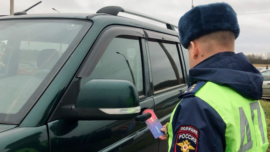 Сотрудника ГИБДД из Челябинска заподозрили в угоне машины и краже почти миллиона рублей