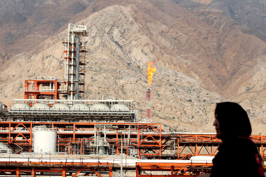 Газовое месторождение Южный Парс недалеко от южного иранского порта Ассалуйе