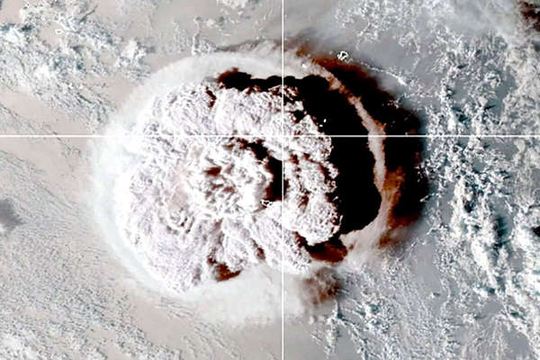 Спутниковый снимок извержения подводного вулкана Хунга-Тонга-Хунга-Хаапай