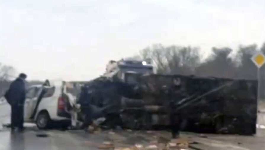 От легковушки осталась только половина: на видео попало ДТП в Спасск-Дальнем