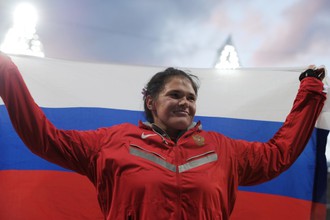 Дарья Пищальникова после того, как выиграла серебро на Олимпийских играх в Лондоне