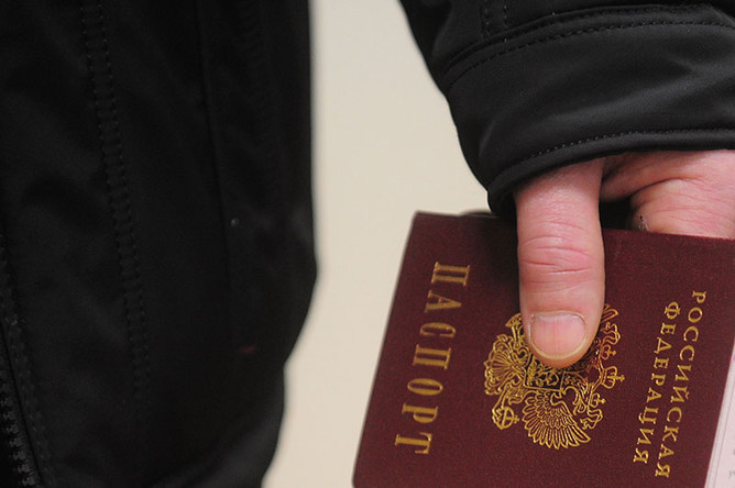 ФМС предлагает заменить традиционные паспорта РФ на электронные удостоверения личности
