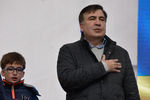 Бывший президент Грузии, экс-губернатор Одесской области Михаил Саакашвили выступает на вече у здания Верховной рады в Киеве, 29 октября 2017
