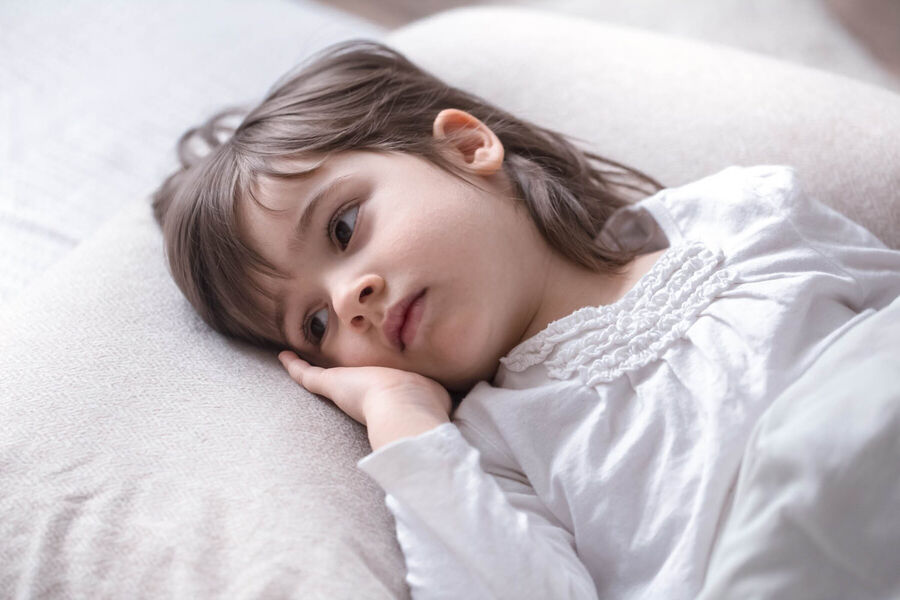 13 неожиданных причин, почему младенцы плачут во время сна: как справиться с это