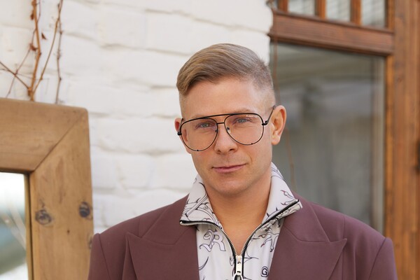 Ол маған оны кіреберісте тратуға рұқсат етті. Екатерина Стрижевскаяның қатысуымен порно видео